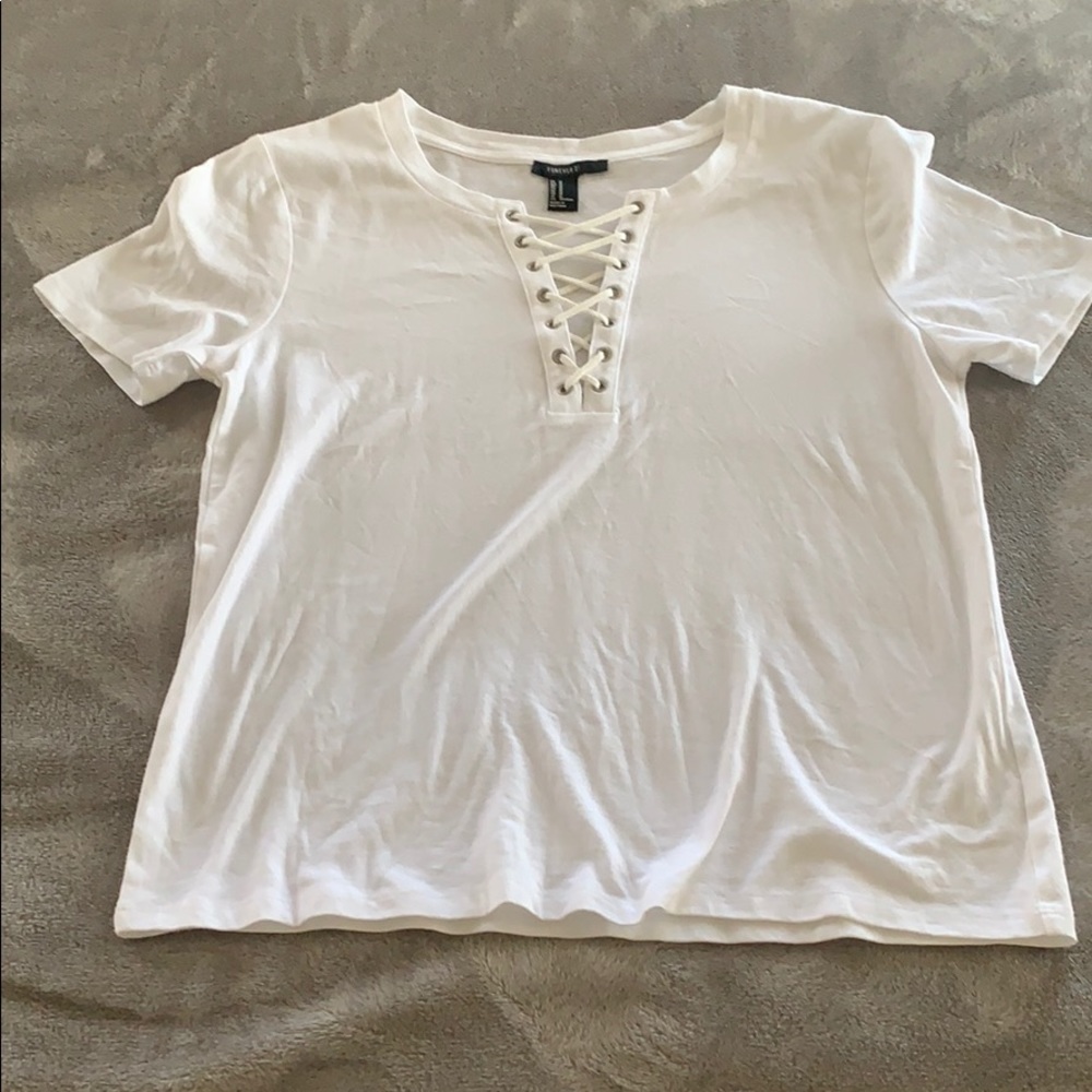 White T-shirt with V-neck lace up